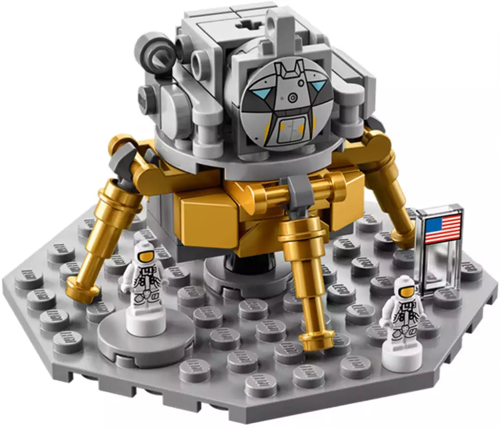 Detail 1: LEGO Ideas 92176 NASA Apollo Saturn V