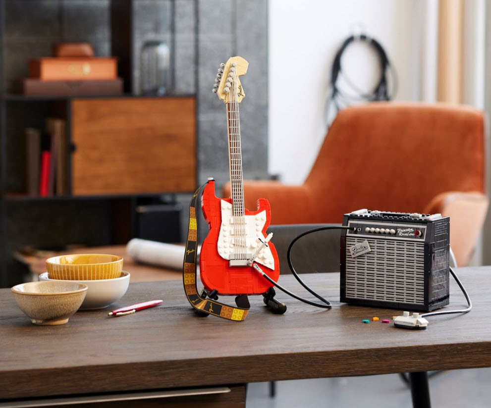 Detail 2: LEGO Ideas 21329 Fender Stratocaster