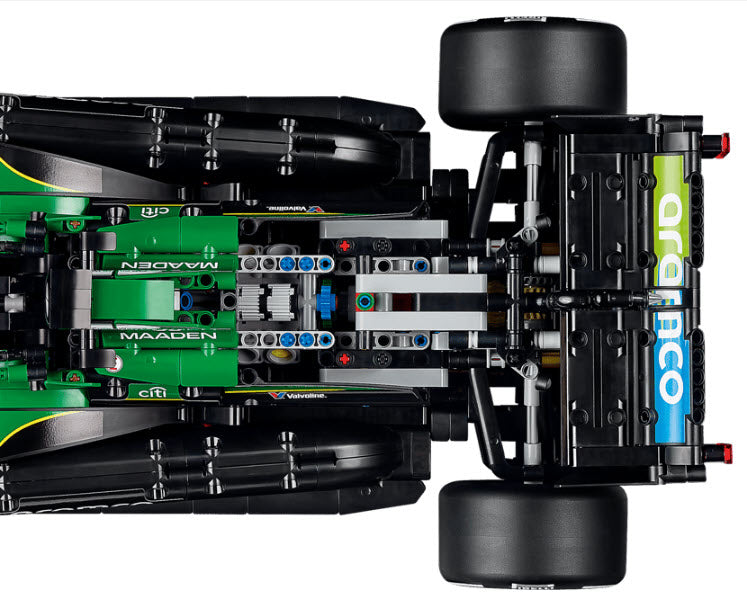 Detail 2: LEGO Technic 42240 Aston Martin Aramco AMR25 F1 Auto