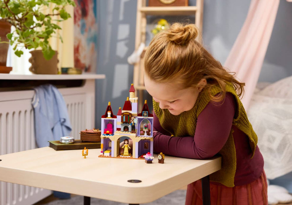 Detail 2: LEGO Disney 43289 Das verzauberte Schloss von Belle und dem Biest