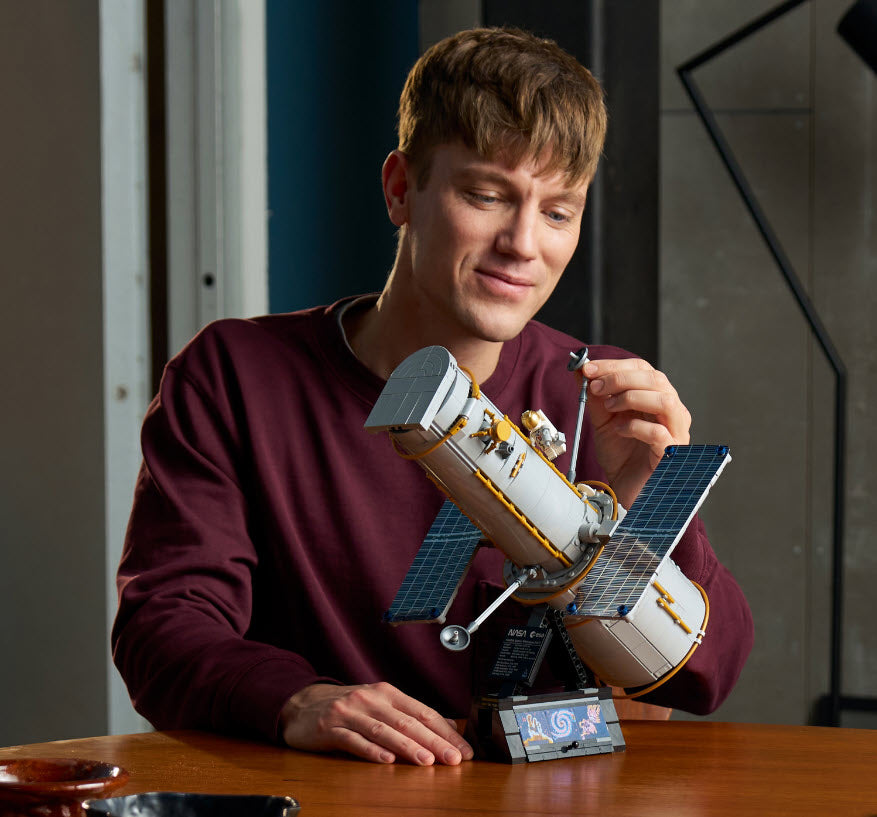 LEGO Icons 11382 Hubble-Weltraumteleskop
