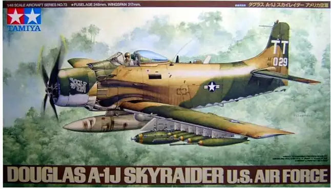 Verpackung: Tamiya 61073 Douglas A-1J Skyraider, 1:48